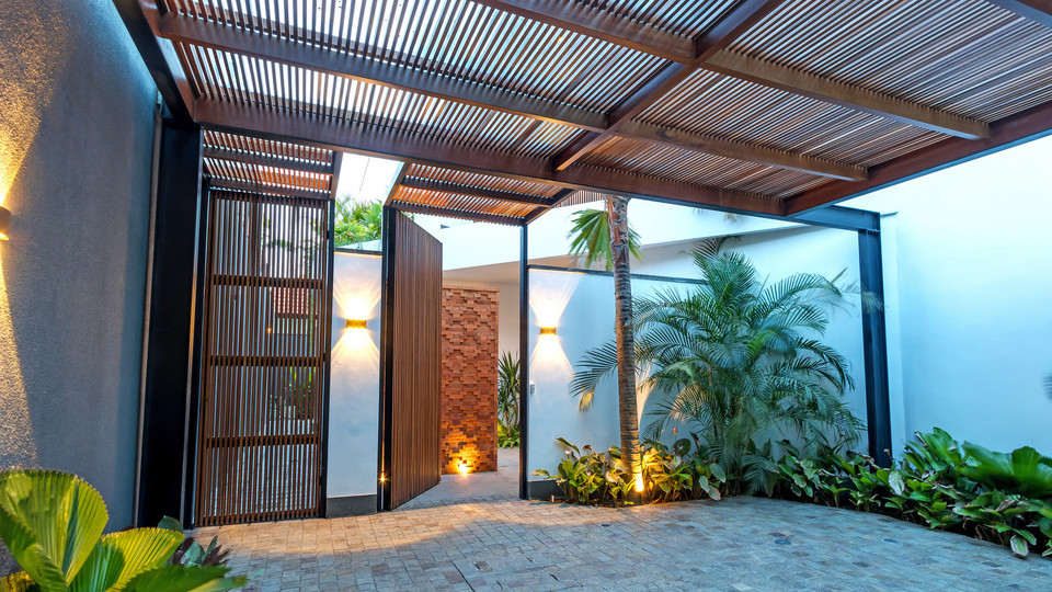 Fröhliche 4-Zimmer-Villa mit Pool und Balkon, Bali Villa 2219