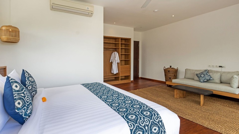 Moderne 4-Zimmer-Villa mit Pool und Balkon, Bali Villa 2220