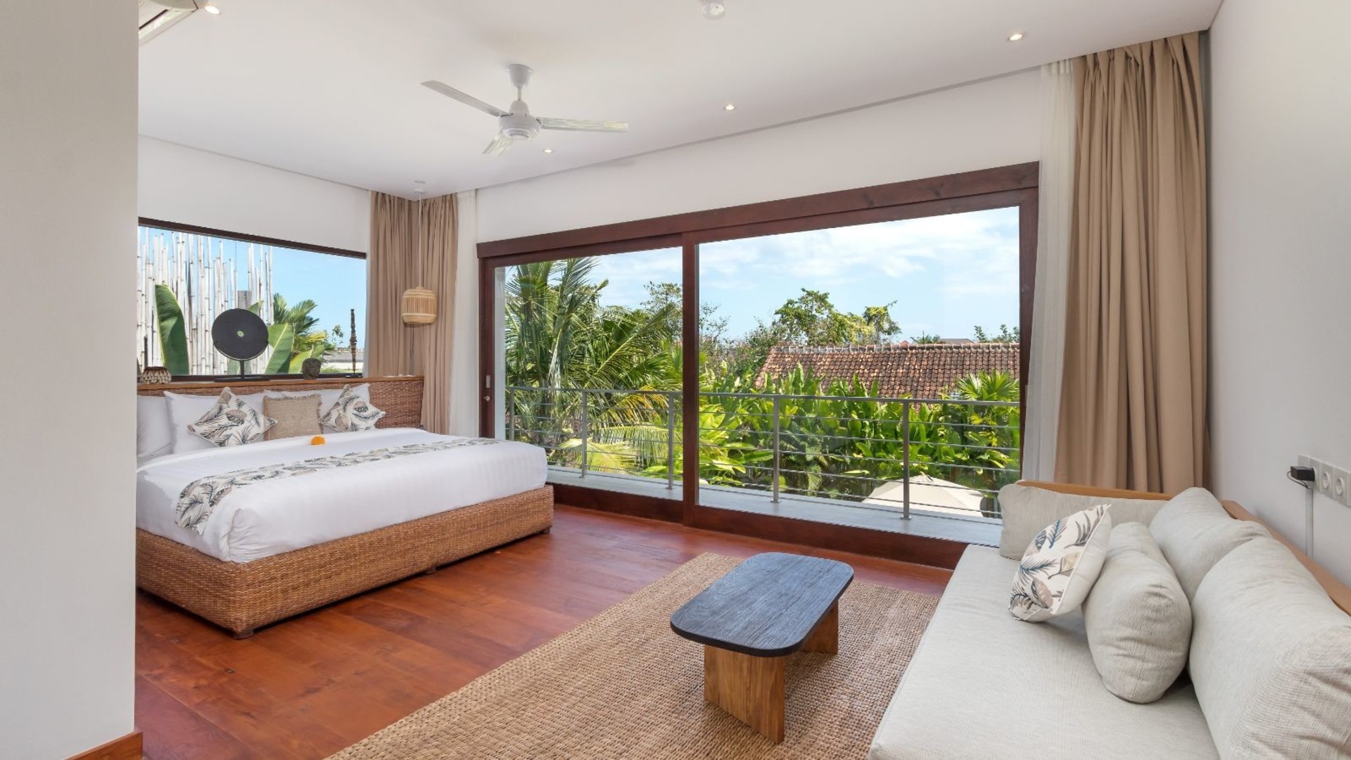 Moderne 4-Zimmer-Villa mit Pool und Balkon, Bali Villa 2220