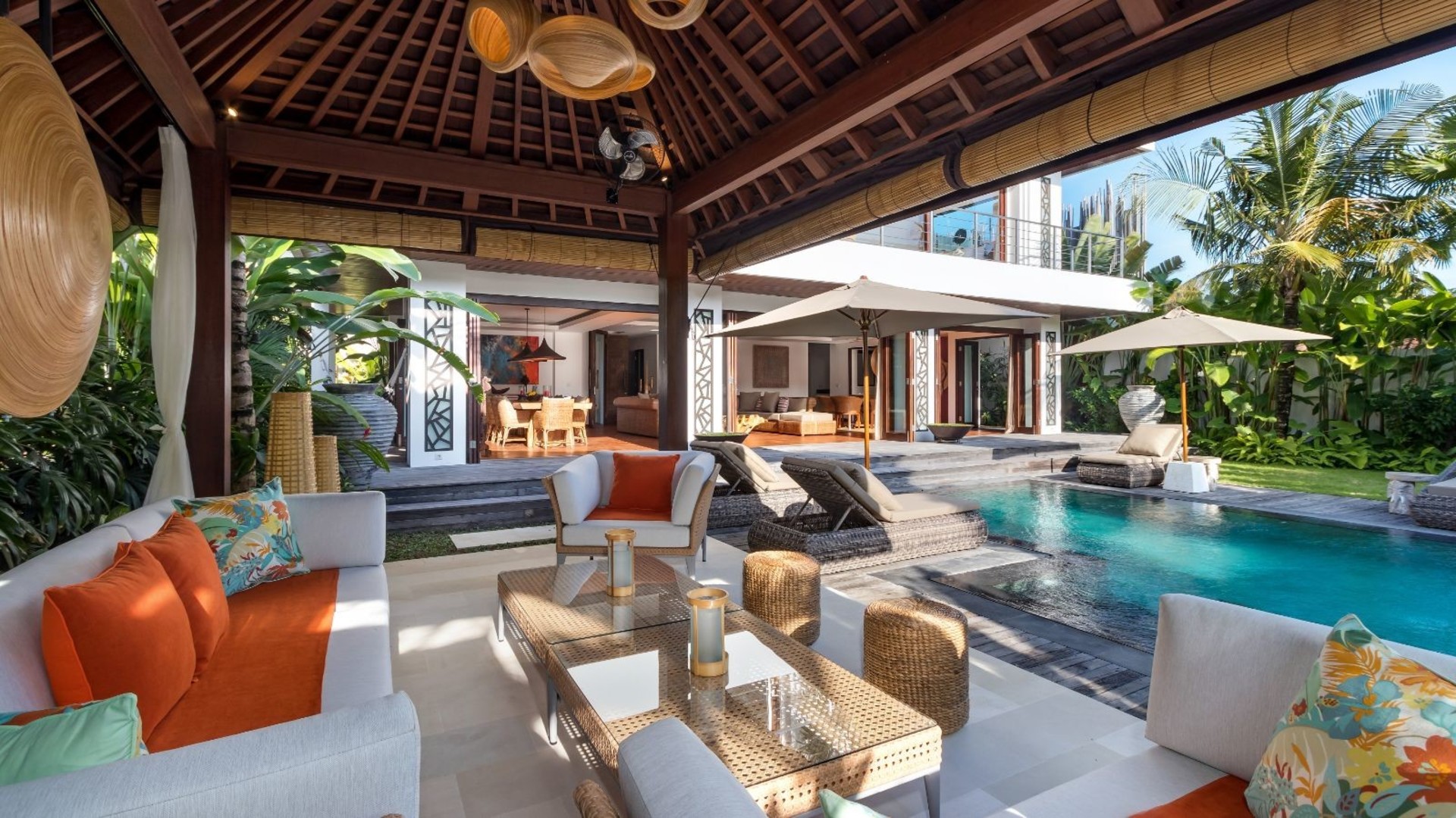 Moderne 4-Zimmer-Villa mit Pool und Balkon, Bali Villa 2220