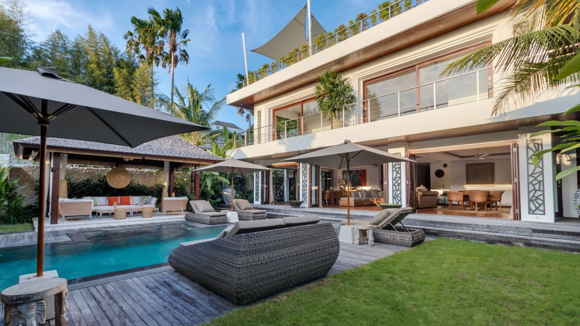 Moderne 4-Zimmer-Villa mit Pool und Balkon, Bali Villa 2220