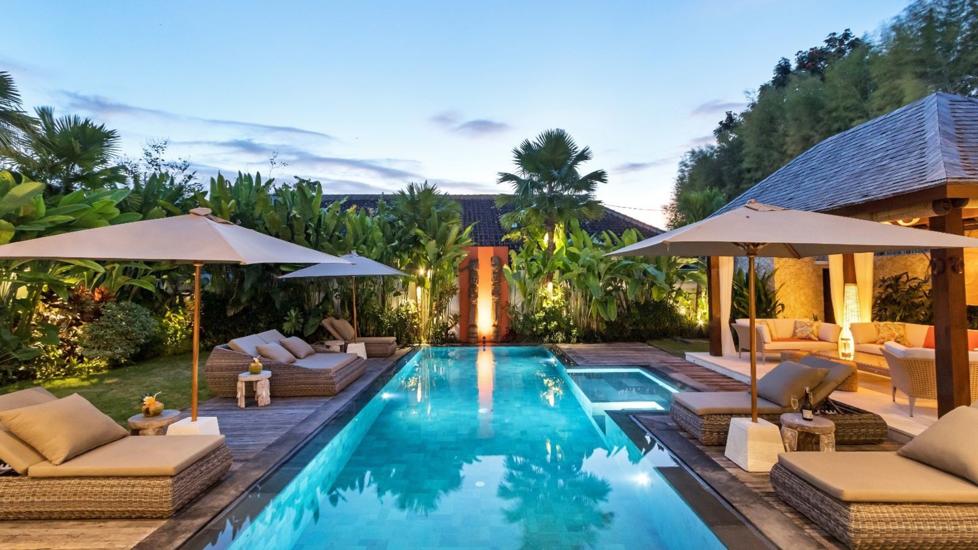 Moderne 4-Zimmer-Villa mit Pool und Balkon, Bali Villa 2220