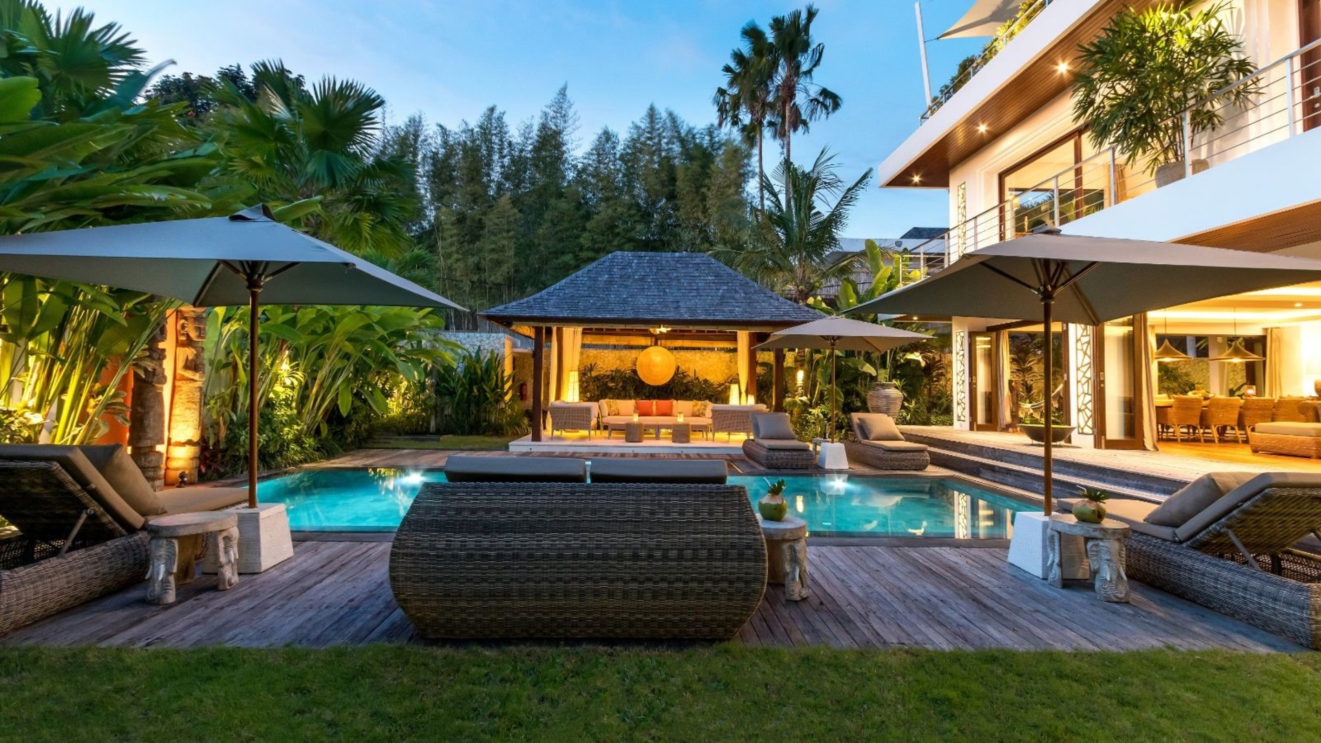 Moderne 4-Zimmer-Villa mit Pool und Balkon, Bali Villa 2220