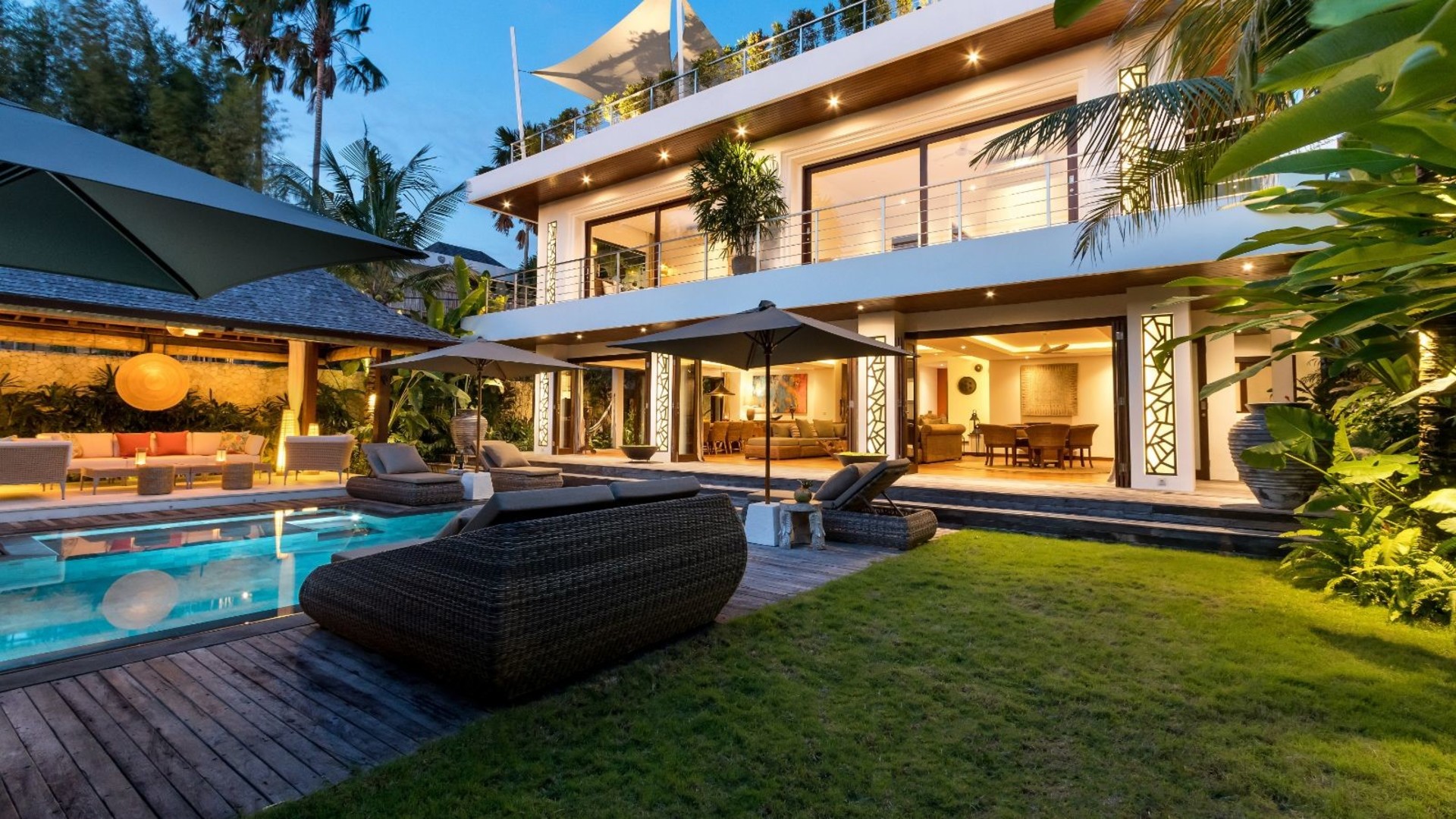 Moderne 4-Zimmer-Villa mit Pool und Balkon, Bali Villa 2220