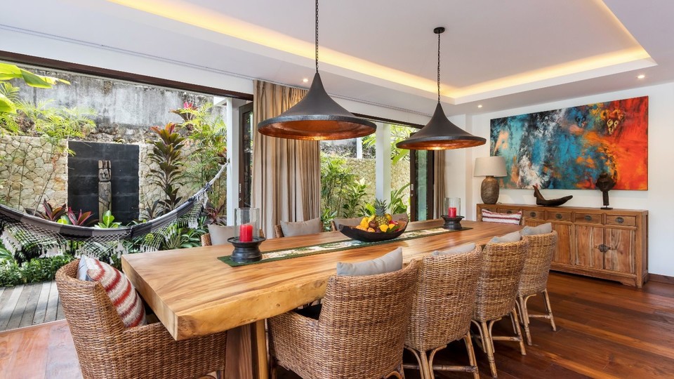 Moderne 4-Zimmer-Villa mit Pool und Balkon, Bali Villa 2220