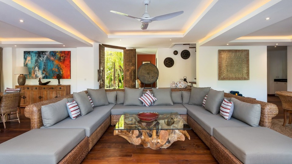 Moderne 4-Zimmer-Villa mit Pool und Balkon, Bali Villa 2220