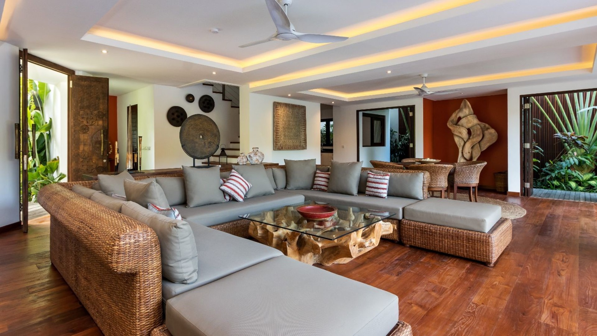 Moderne 4-Zimmer-Villa mit Pool und Balkon, Bali Villa 2220