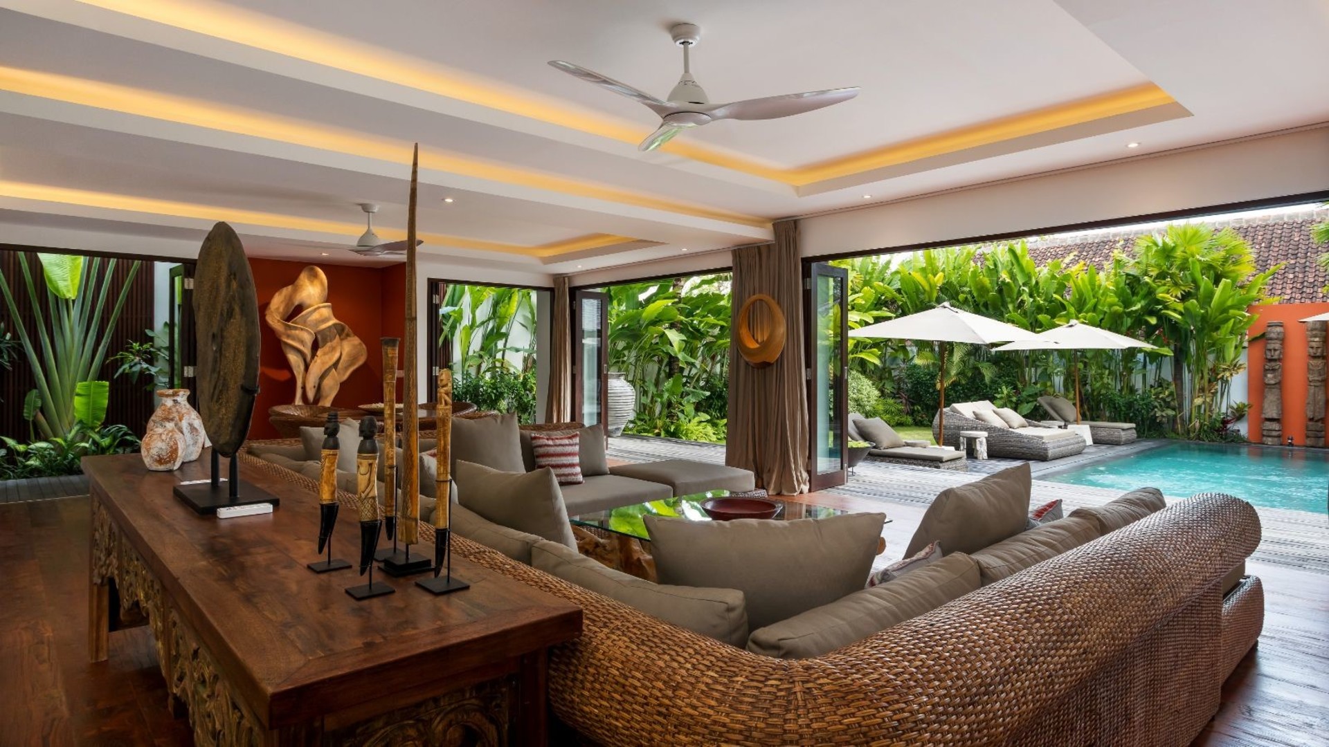 Moderne 4-Zimmer-Villa mit Pool und Balkon, Bali Villa 2220