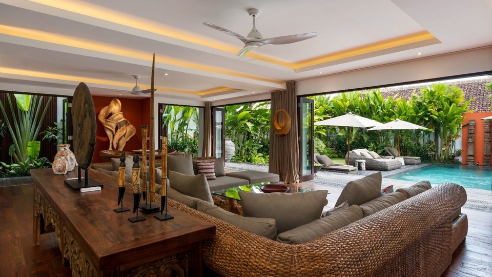 Moderne 4-Zimmer-Villa mit Pool und Balkon, Bali Villa 2220