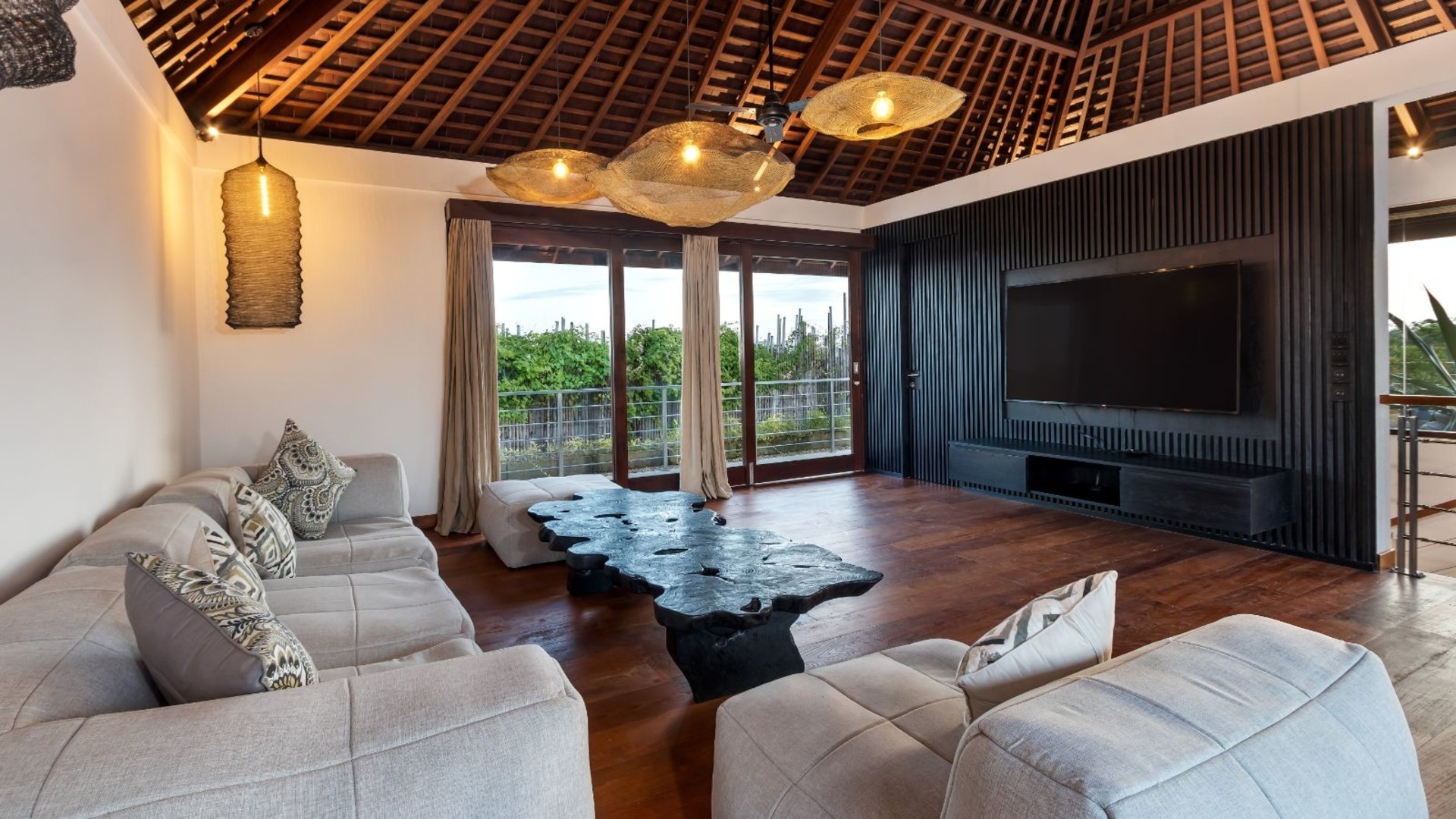 Moderne 4-Zimmer-Villa mit Pool und Balkon, Bali Villa 2220