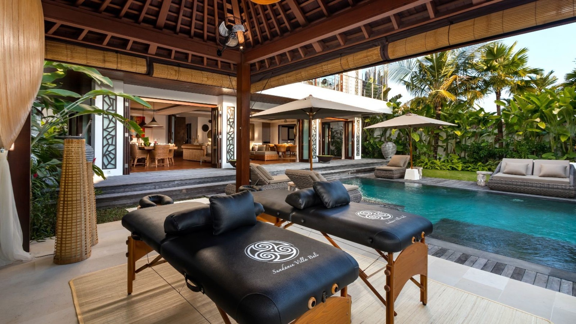 Moderne 4-Zimmer-Villa mit Pool und Balkon, Bali Villa 2220