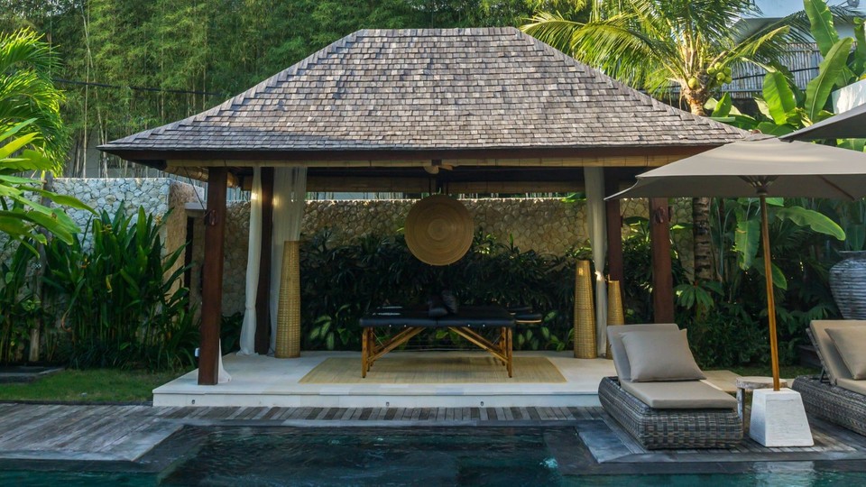 Moderne 4-Zimmer-Villa mit Pool und Balkon, Bali Villa 2220
