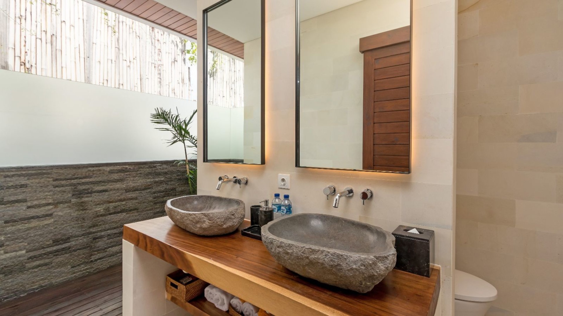 Moderne 4-Zimmer-Villa mit Pool und Balkon, Bali Villa 2220