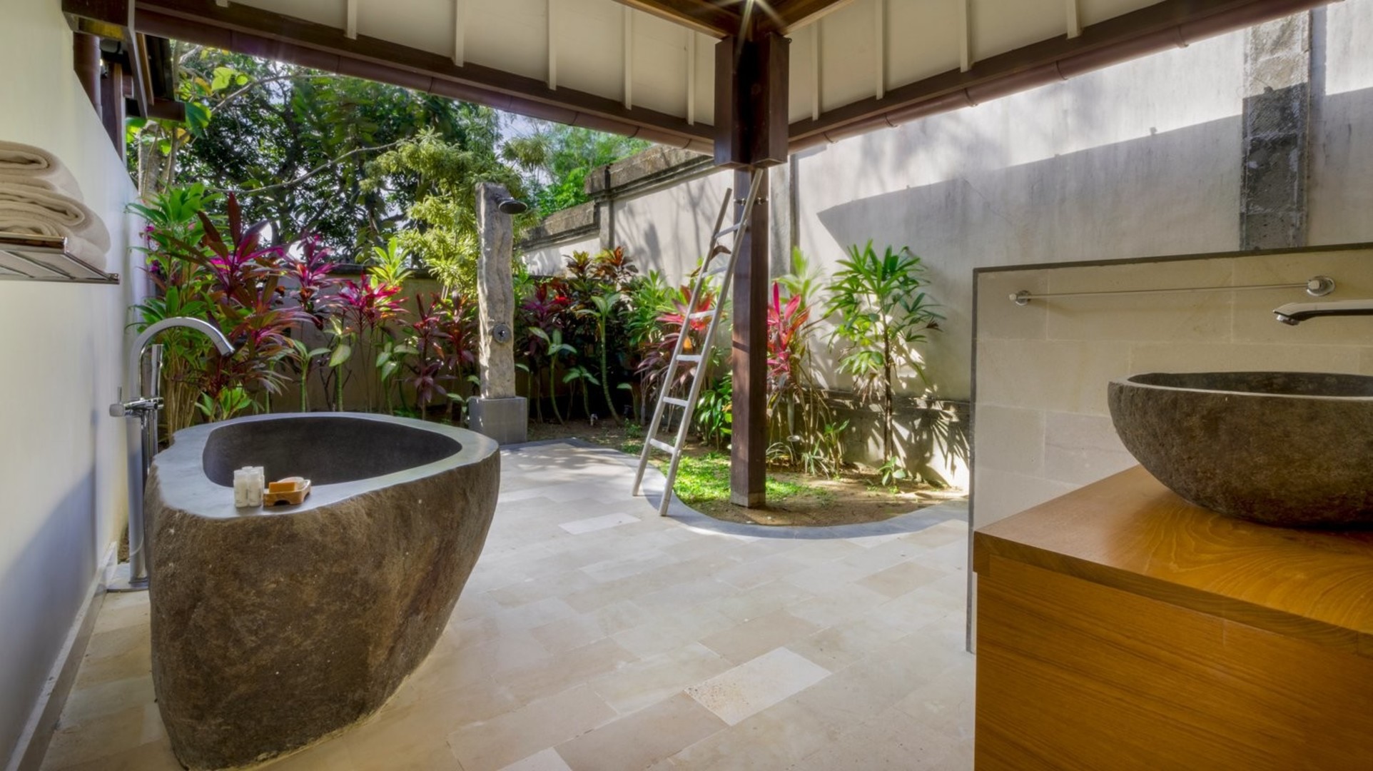 Fantastische 3-Zimmer-Villa mit Pool und Garten, Bali Villa 2228