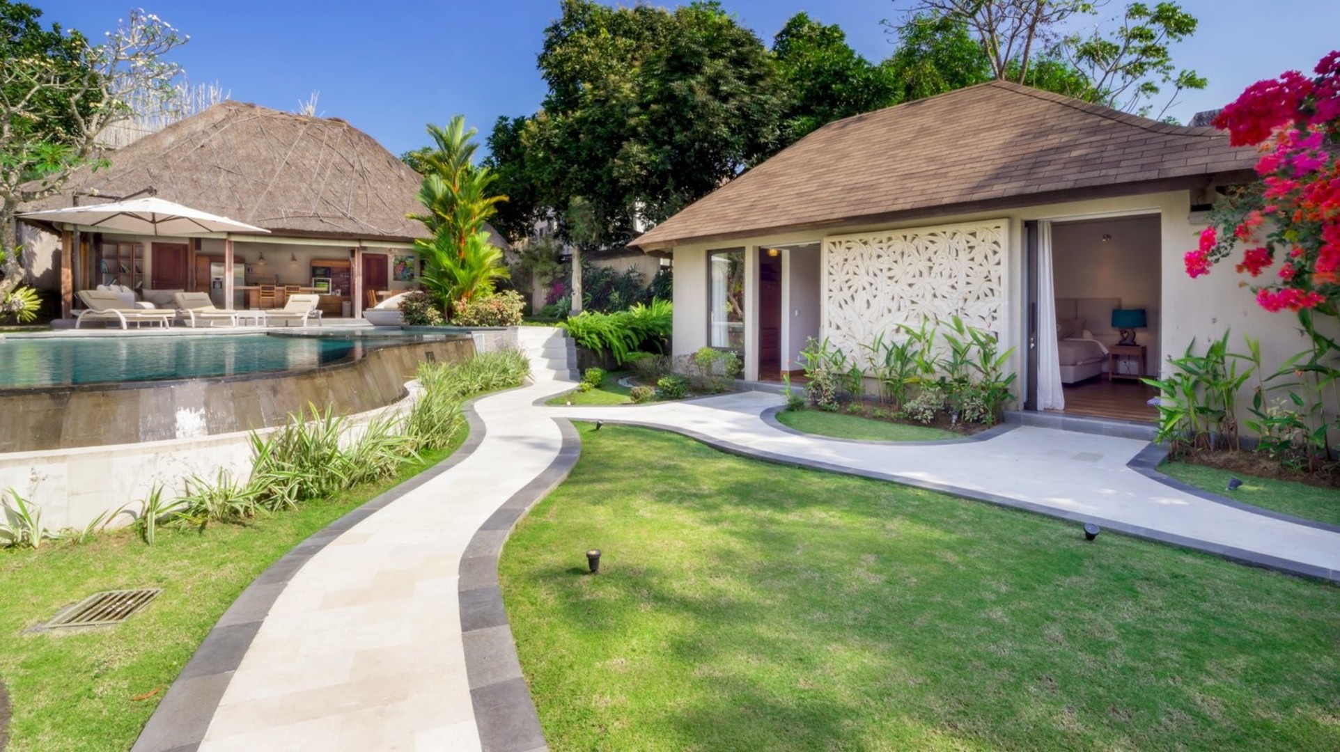 Fantastische 3-Zimmer-Villa mit Pool und Garten, Bali Villa 2228