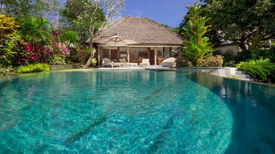Fantastische 3-Zimmer-Villa mit Pool und Garten, Bali Villa 2228