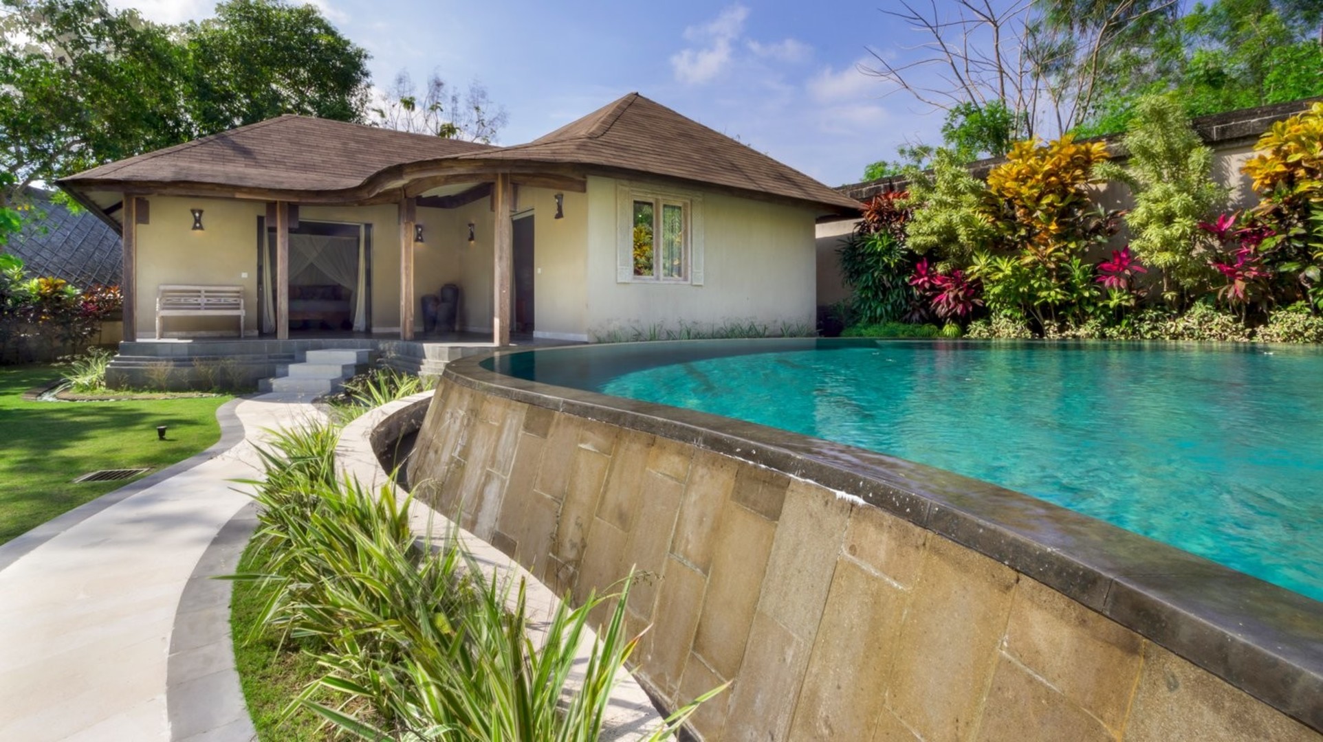 Fantastische 3-Zimmer-Villa mit Pool und Garten, Bali Villa 2228