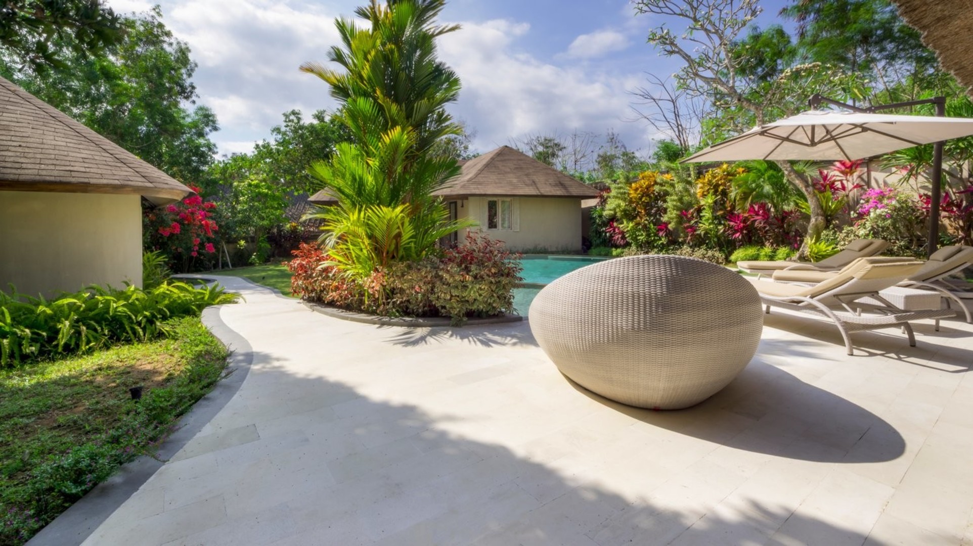 Fantastische 3-Zimmer-Villa mit Pool und Garten, Bali Villa 2228