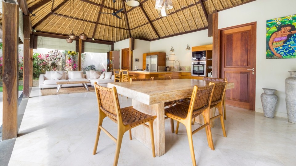 Fantastische 3-Zimmer-Villa mit Pool und Garten, Bali Villa 2228