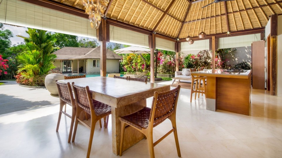 Fantastische 3-Zimmer-Villa mit Pool und Garten, Bali Villa 2228