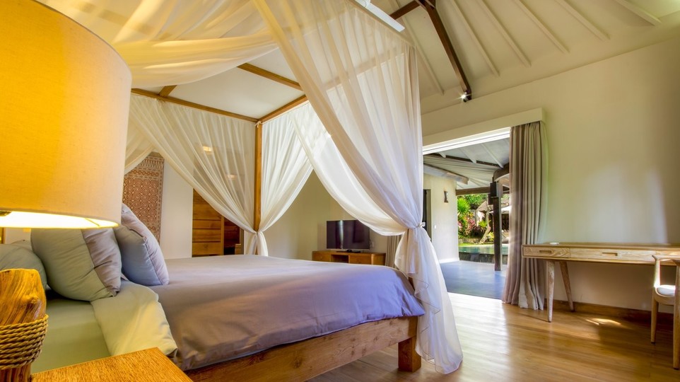 Fantastische 3-Zimmer-Villa mit Pool und Garten, Bali Villa 2228