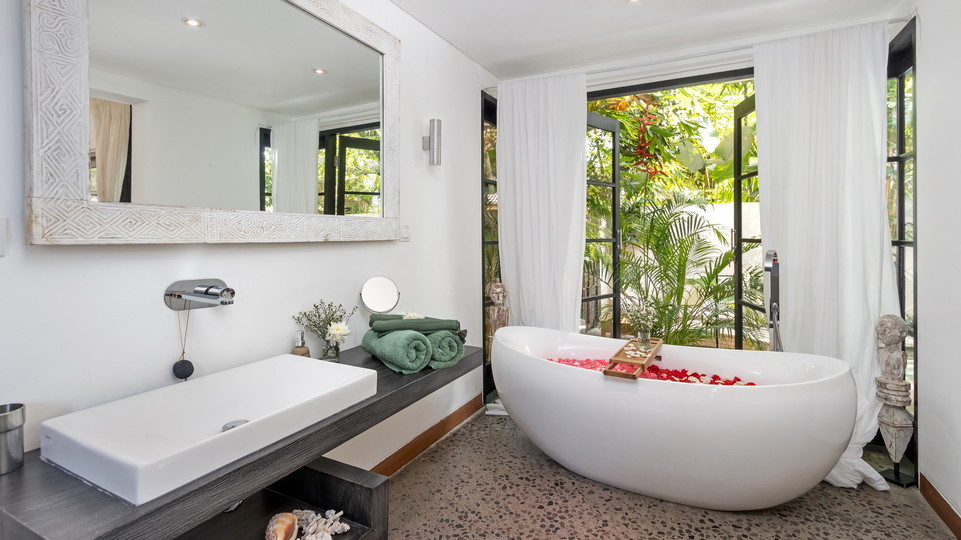 Ruhige 1-Zimmer-Villa mit wunderschönem Poolbereich, Bali Villa 2230
