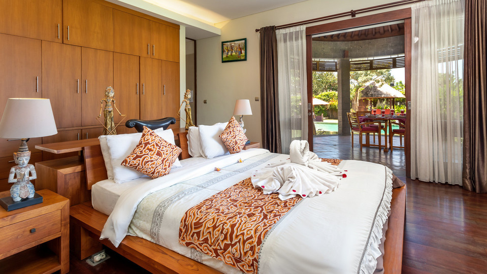 Geräumige 4-Zimmer-Villa mit Pool und Garten, Bali Villa 2233