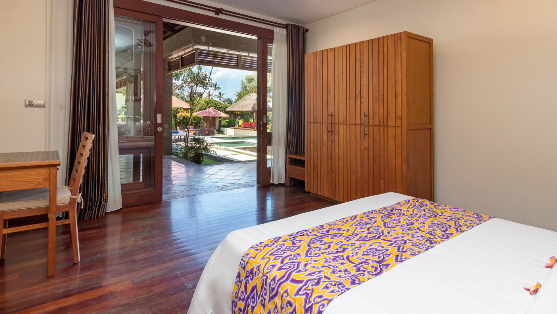Geräumige 4-Zimmer-Villa mit Pool und Garten, Bali Villa 2233