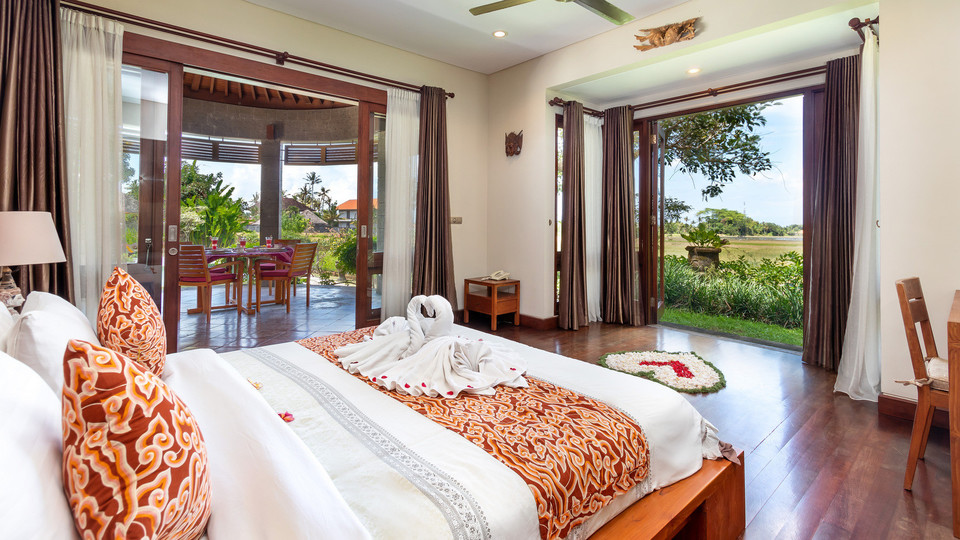 Geräumige 4-Zimmer-Villa mit Pool und Garten, Bali Villa 2233