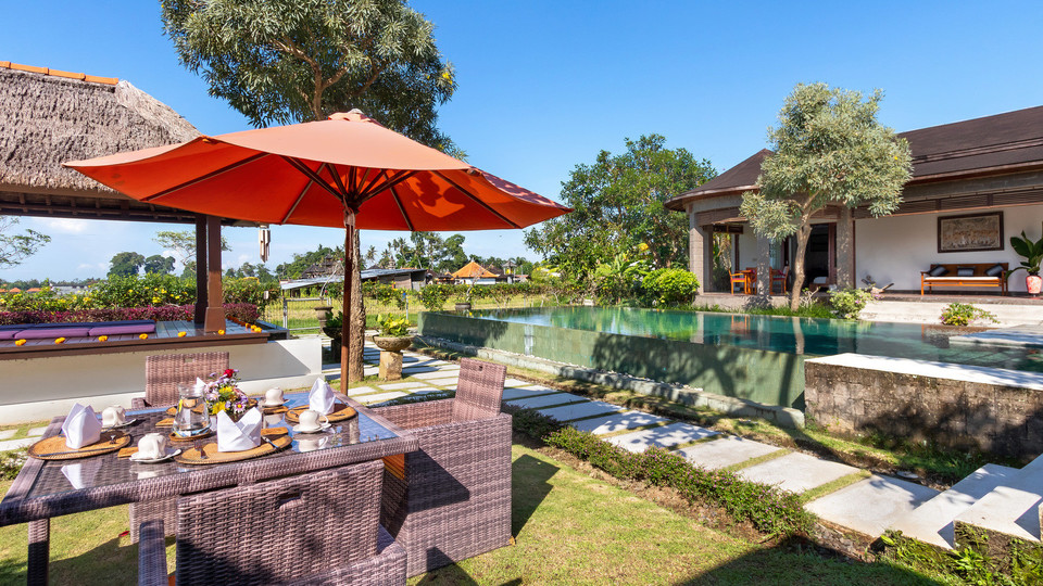 Geräumige 4-Zimmer-Villa mit Pool und Garten, Bali Villa 2233