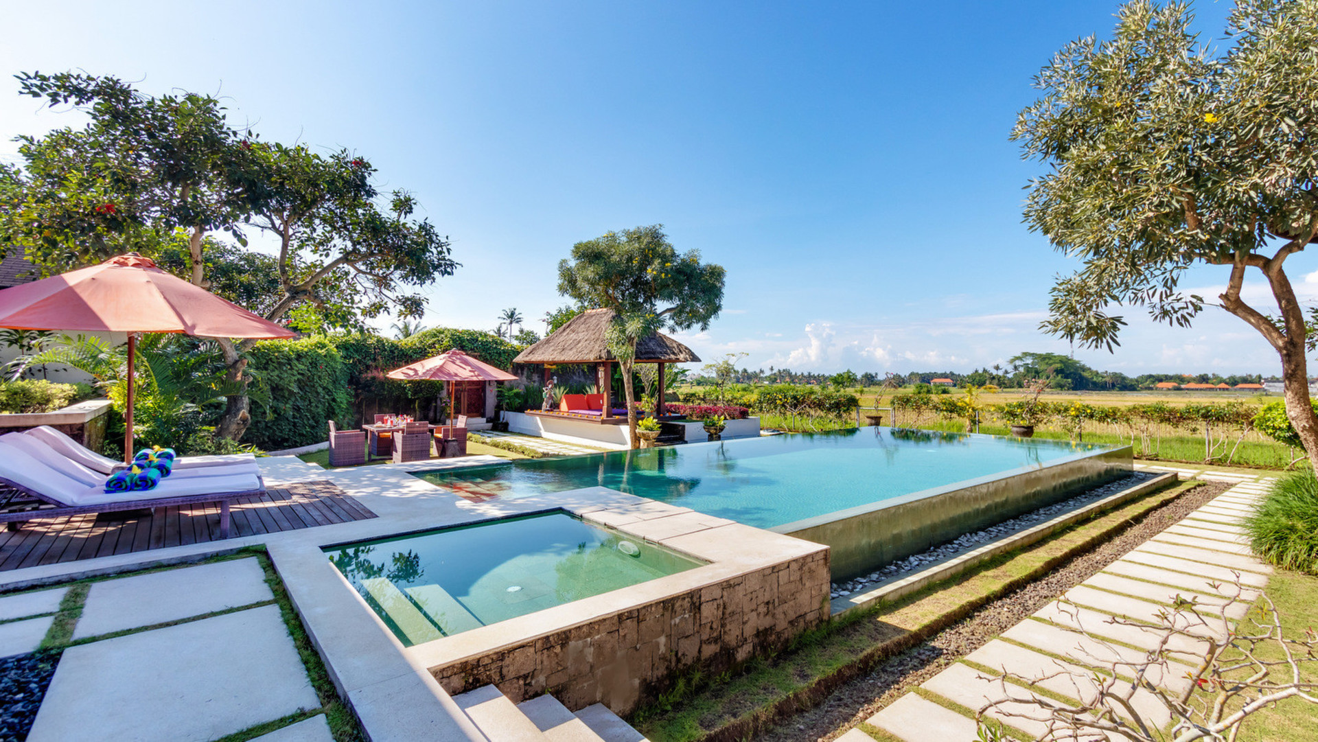 Geräumige 4-Zimmer-Villa mit Pool und Garten, Bali Villa 2233