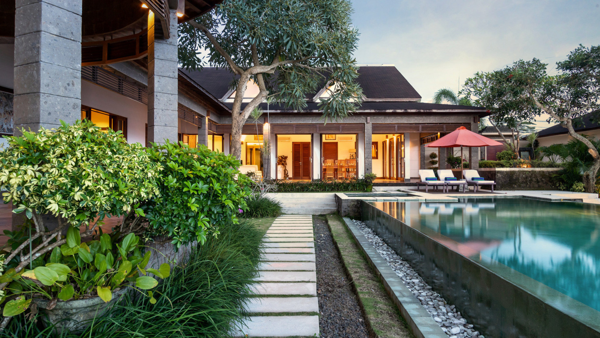 Geräumige 4-Zimmer-Villa mit Pool und Garten, Bali Villa 2233