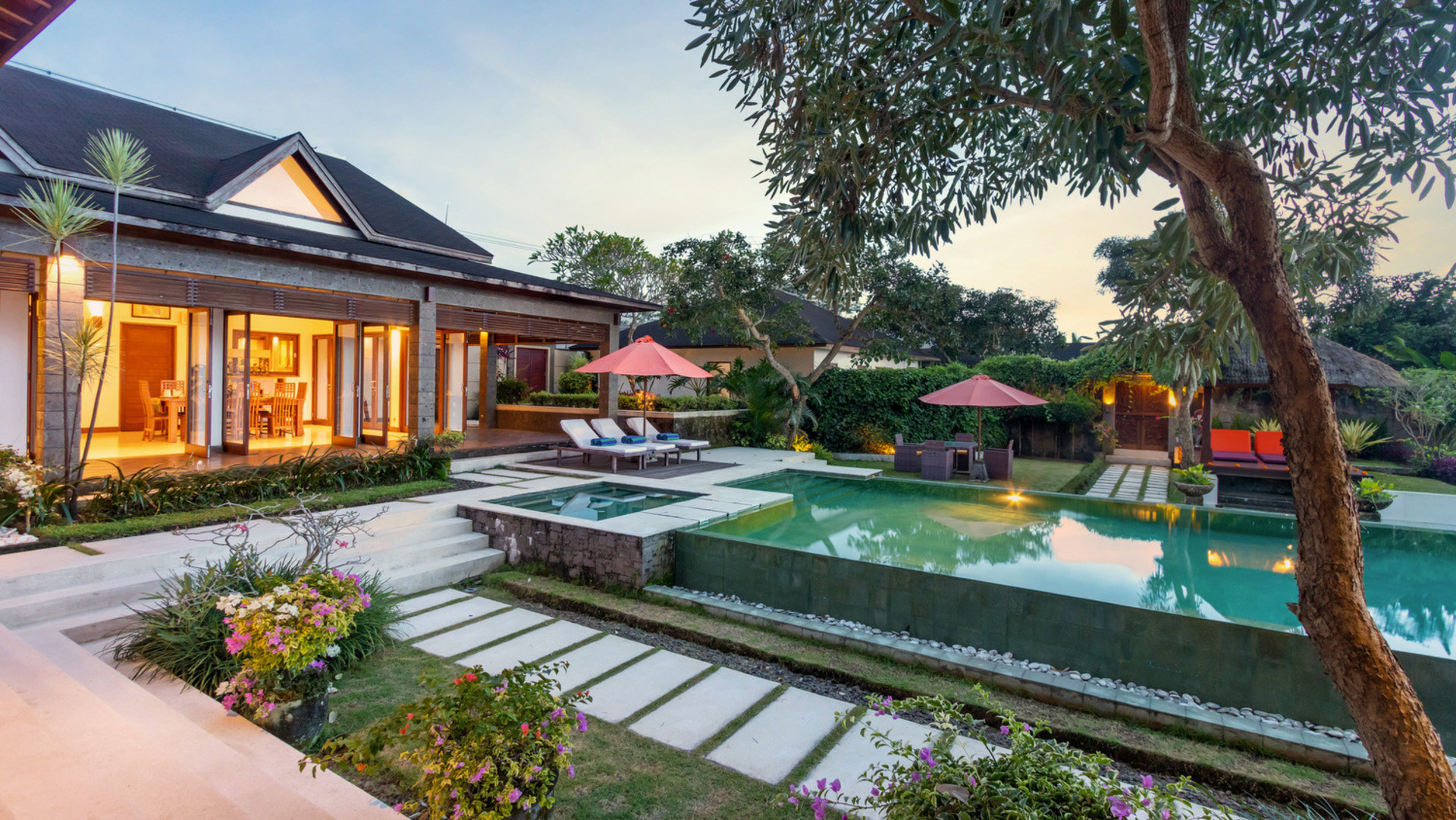 Geräumige 4-Zimmer-Villa mit Pool und Garten, Bali Villa 2233