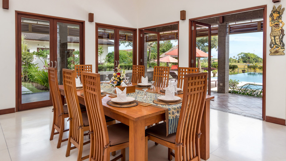 Geräumige 4-Zimmer-Villa mit Pool und Garten, Bali Villa 2233
