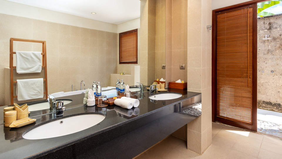 Geräumige 4-Zimmer-Villa mit Pool und Garten, Bali Villa 2233