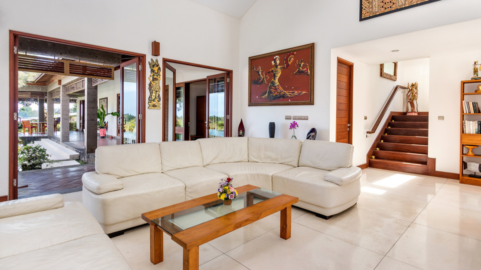 Geräumige 4-Zimmer-Villa mit Pool und Garten, Bali Villa 2233