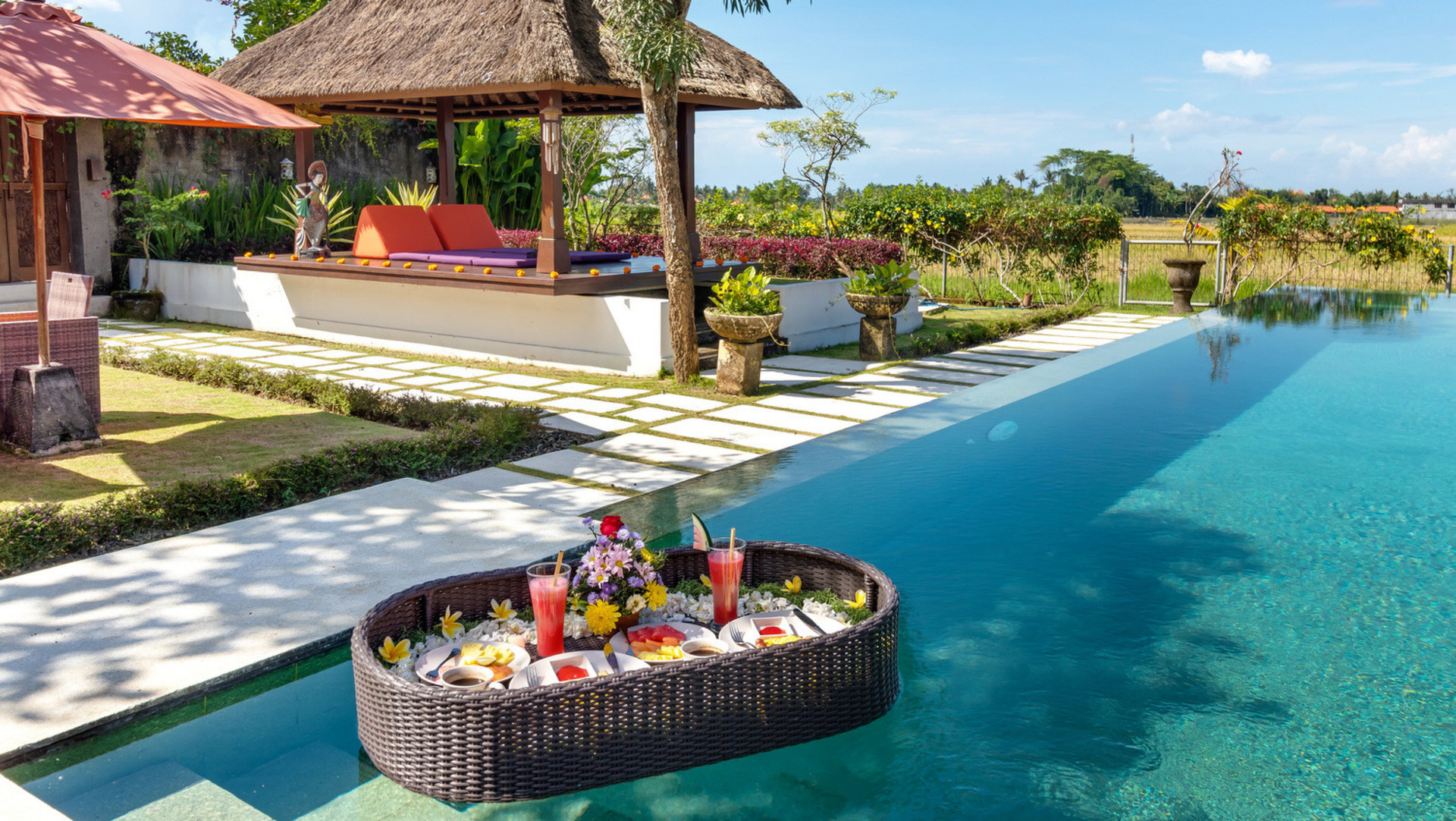 Geräumige 4-Zimmer-Villa mit Pool und Garten, Bali Villa 2233