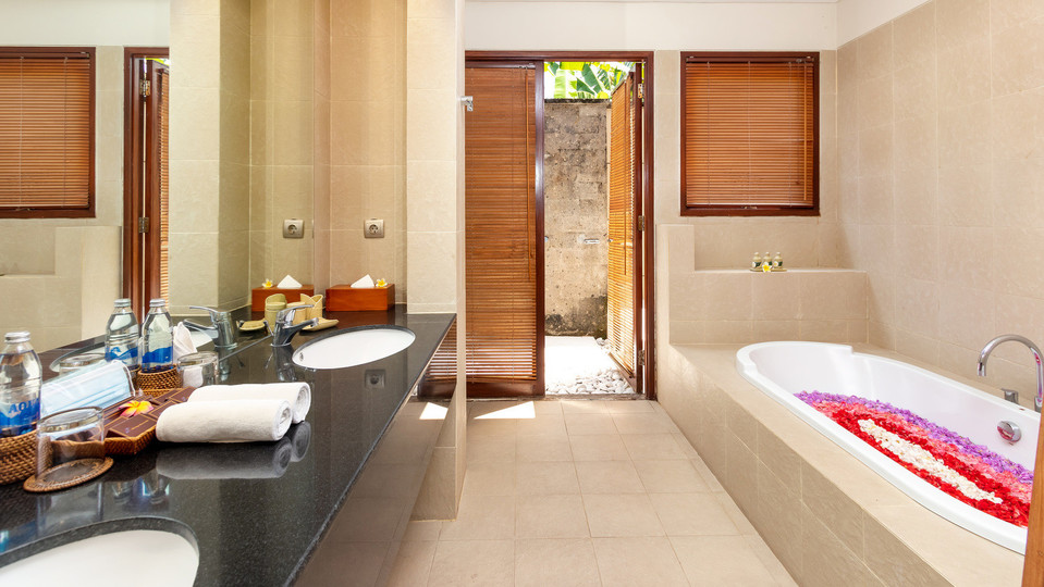 Geräumige 4-Zimmer-Villa mit Pool und Garten, Bali Villa 2233