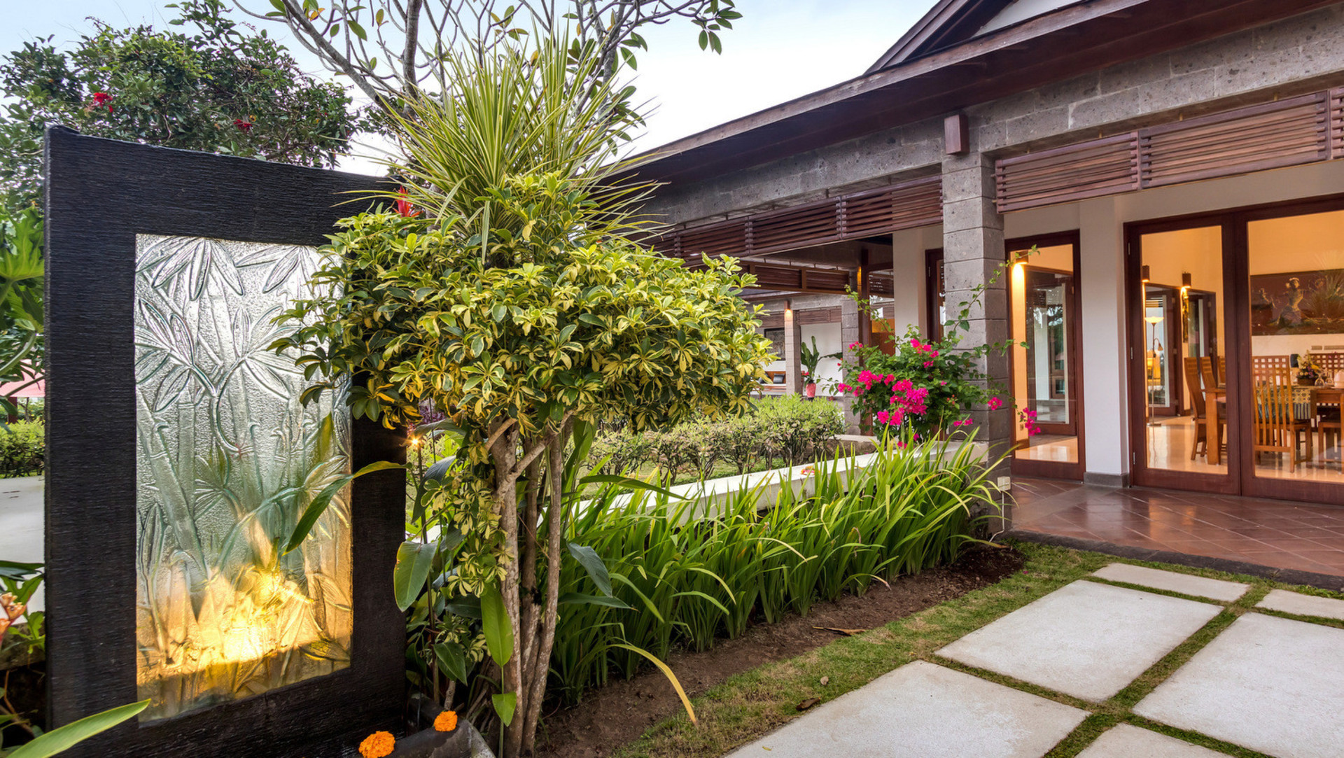 Geräumige 4-Zimmer-Villa mit Pool und Garten, Bali Villa 2233