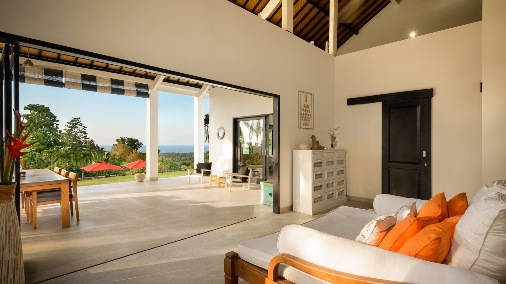 Schöne 3-Zimmer-Villa mit fantastischem Pool- und Meerblick, Bali Villa 2235