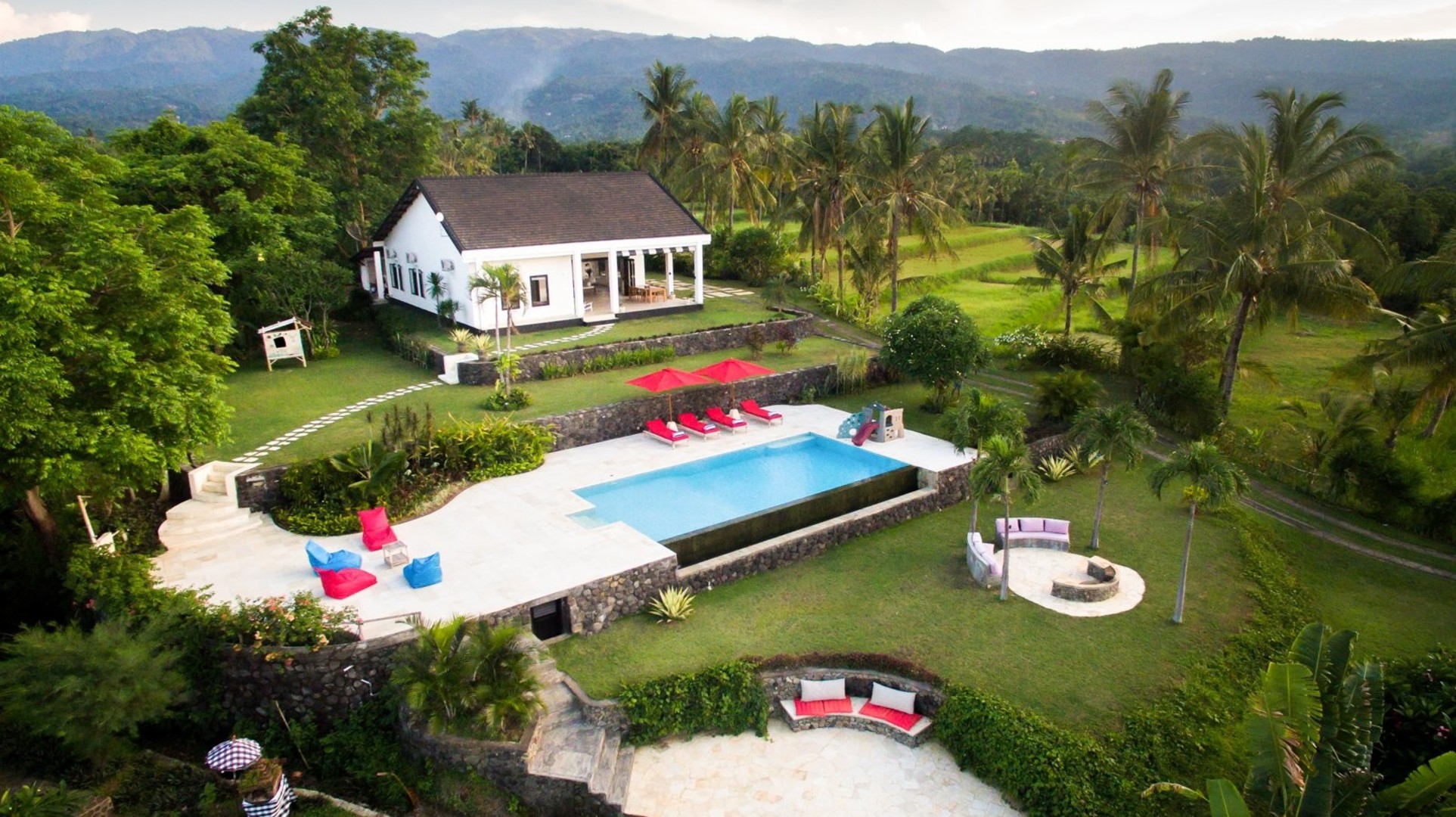 Schöne 3-Zimmer-Villa mit fantastischem Pool- und Meerblick, Bali Villa 2235