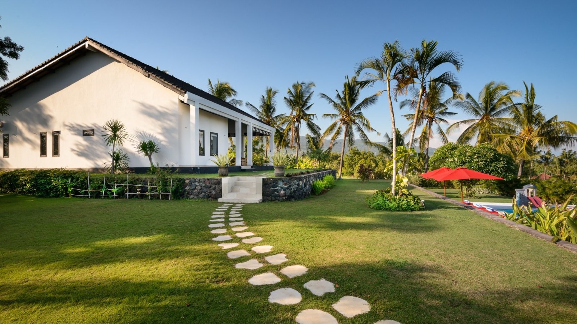 Schöne 3-Zimmer-Villa mit fantastischem Pool- und Meerblick, Bali Villa 2235
