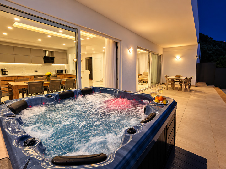 5 Star Villa Horizon – Mountain & Sea Escape