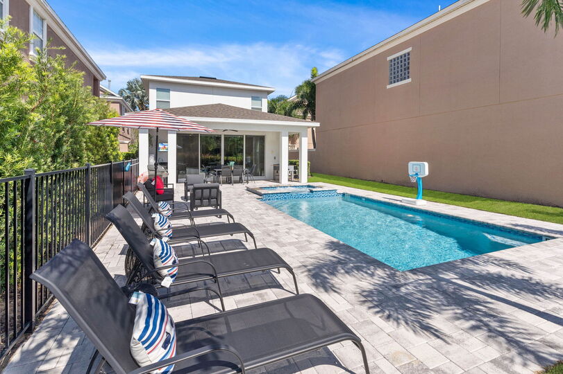 Mieten Sie die perfekte Villa mit 4 Schlafzimmern, Reunion Resort Villa 1018