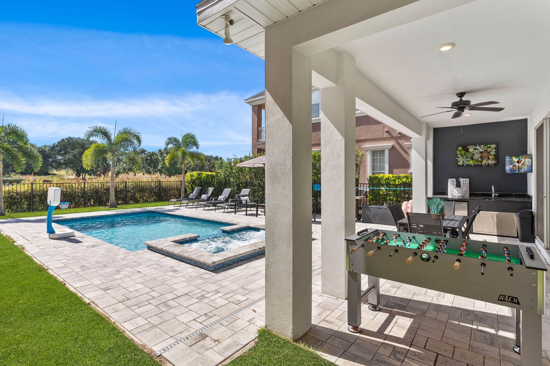 Mieten Sie die perfekte Villa mit 4 Schlafzimmern, Reunion Resort Villa 1018