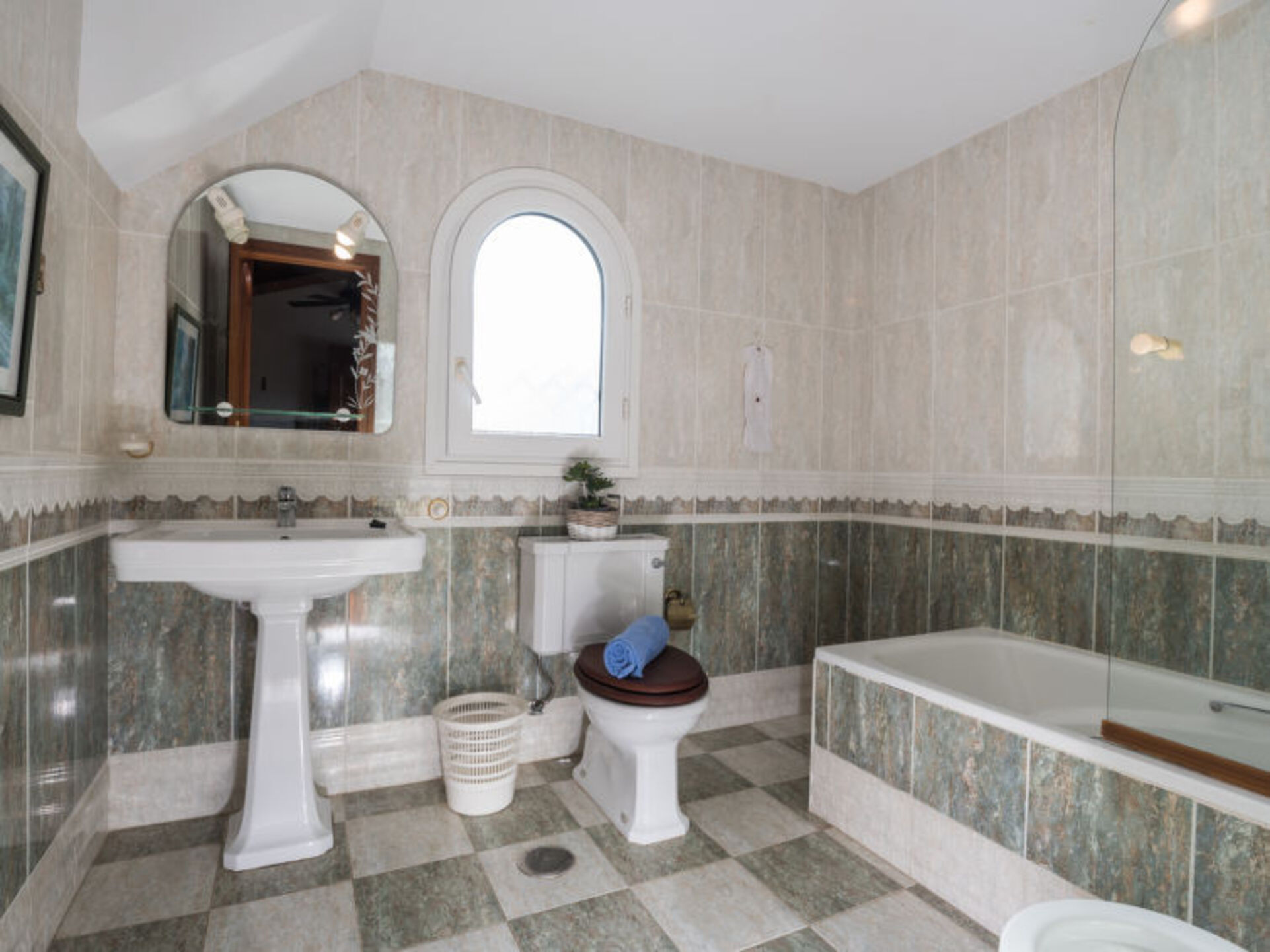 Atemberaubende Villa mit 3 Schlafzimmern und Meerblick, 1141