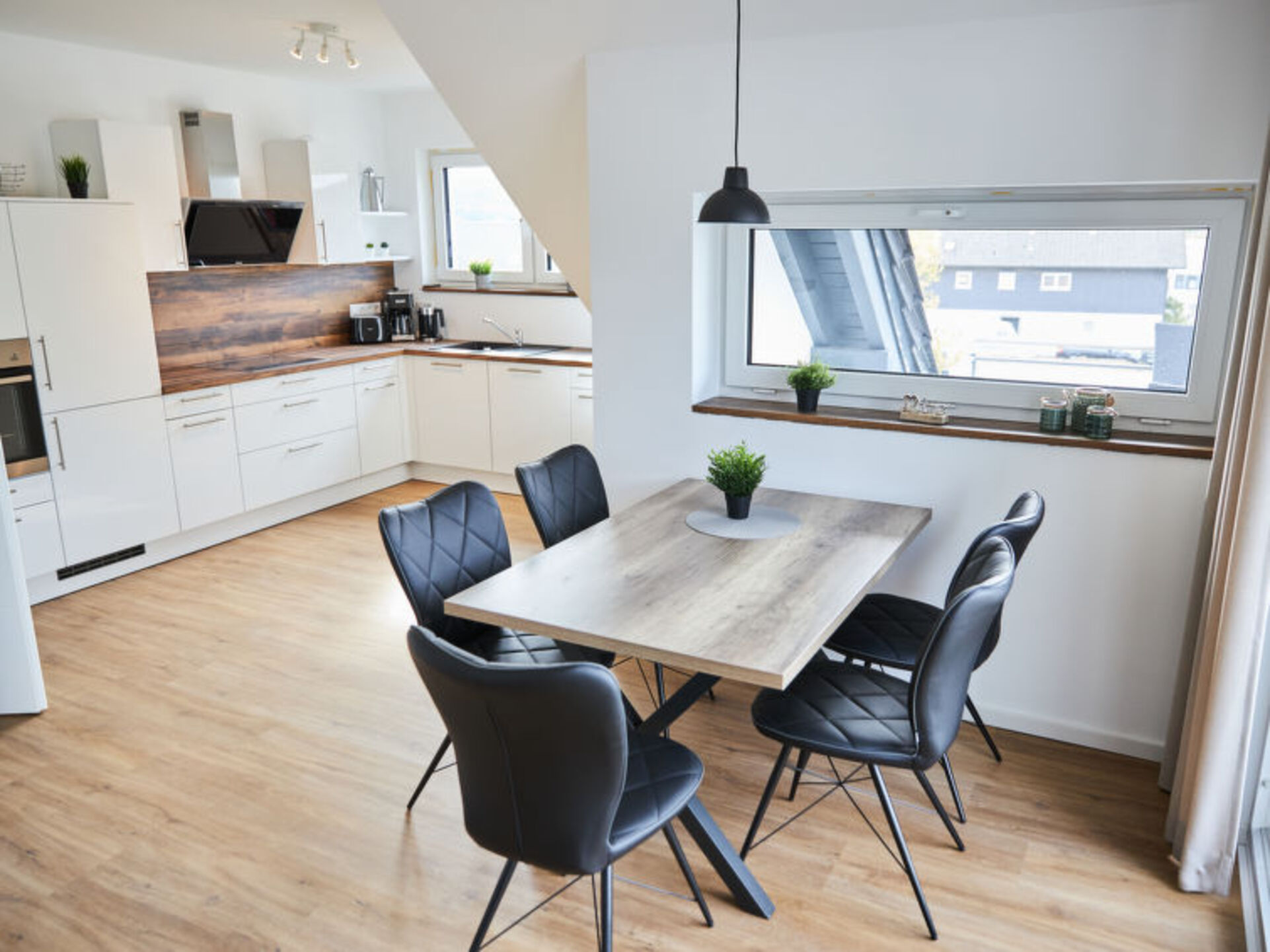 Kitchen / Dining Room
