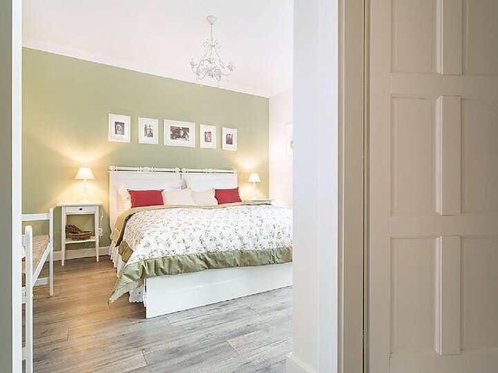 Charmantes 6-Zimmer-Haus mit Panoramablick, 1000