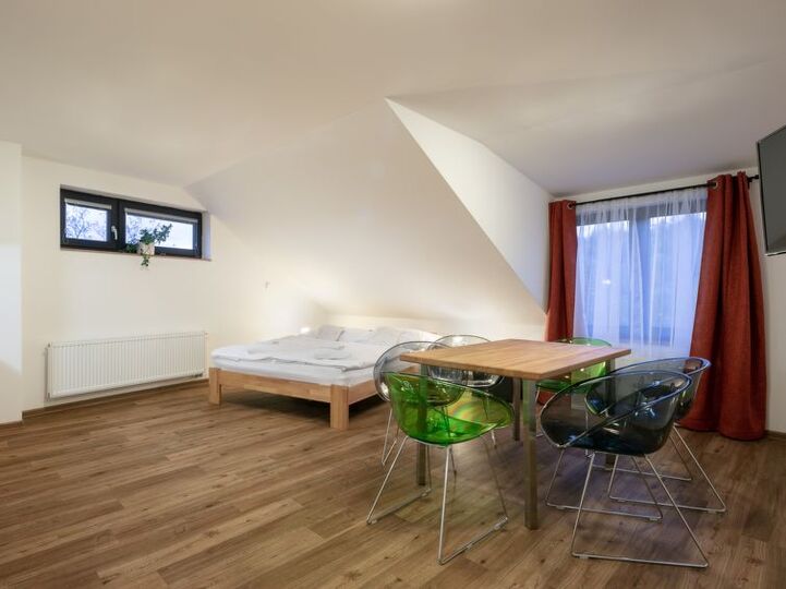 Ruhiges 1-Zimmer-Haus in Kralovehradecky kraj, 1027, Královéhradecký kraj, Czech Republic