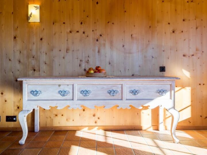 Rustikale Eleganz in der Walliser Villa, 1363